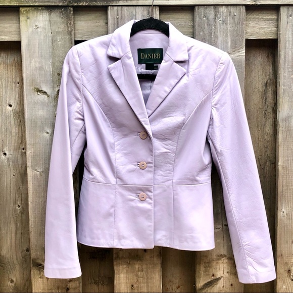 ⛔️SOLD Danier Lavender Leather Fired 3 buttons